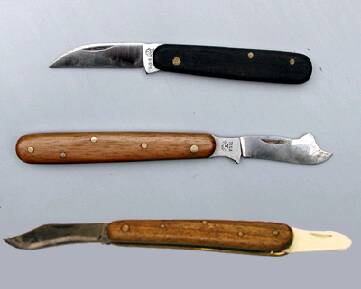 Photo of three variations of grafting knives.