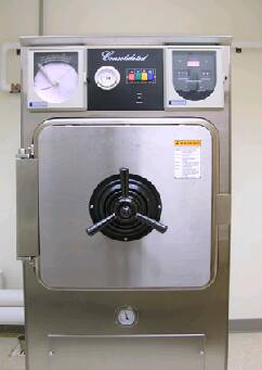 Photo of an autoclave.